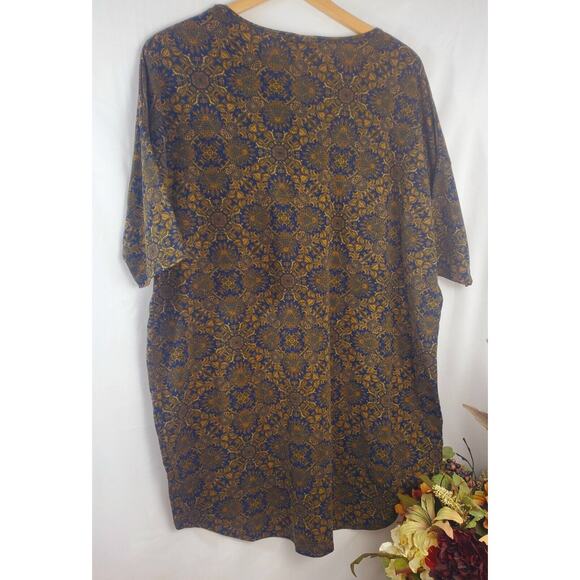 LulaRoe M Irma Top Gold Scroll Shirt Relaxed Hi Low Tunic Geometric Print Womens - Picture 2 of 10